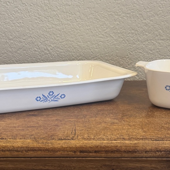 Vintage Corning Ware Blue Cornflower Lot of 2 Cassrole Dishes P-76-B & P-1 3/4